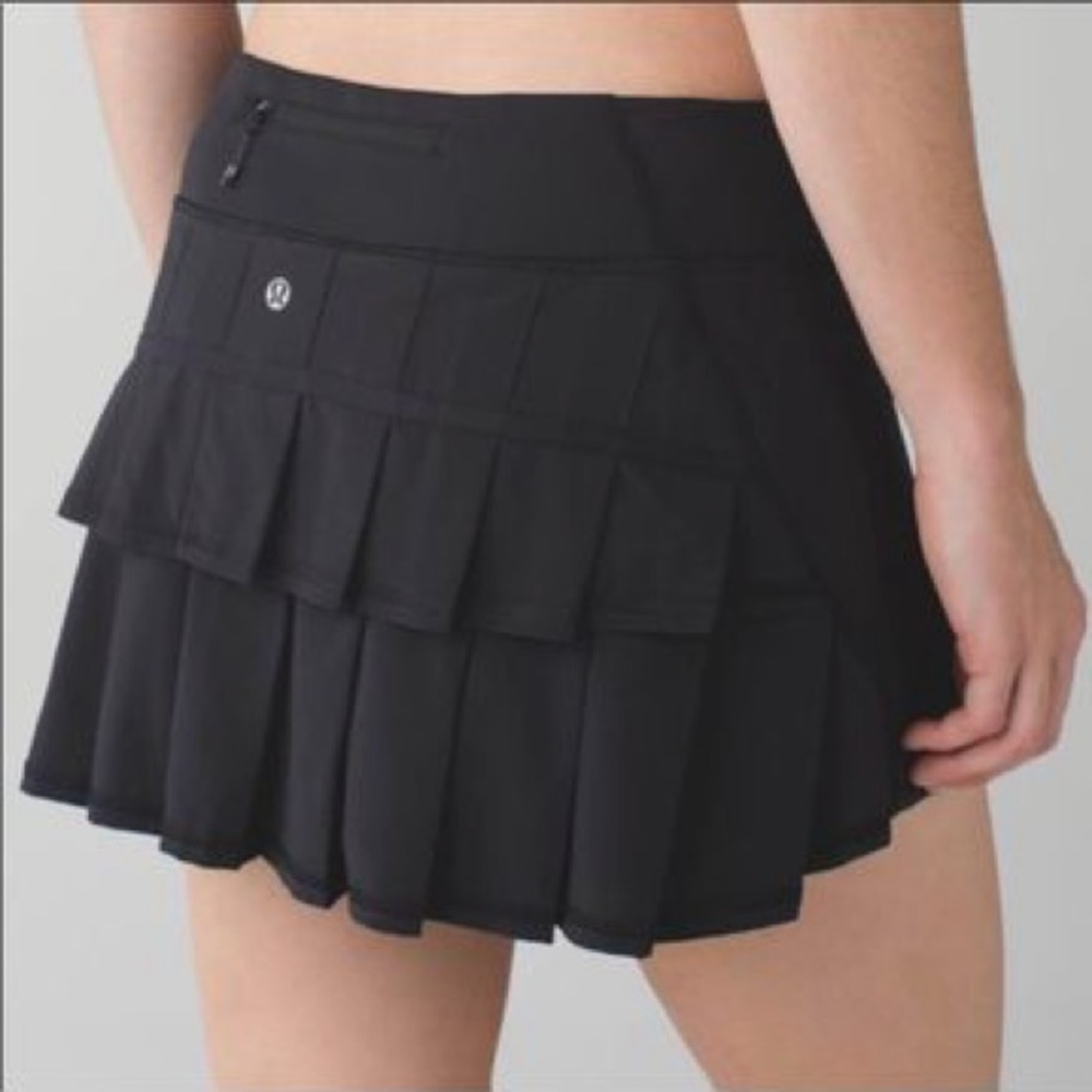 Lululemon Run: Tennis  Skirt *4-way Stretch Black 
Size 10